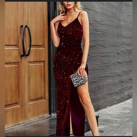 Dresses & Skirts - NWT Ladies Cocktail dress